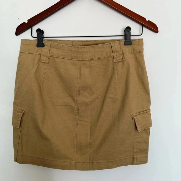 Tan Cargo Mini  Skirt size small - Picture 2 of 3